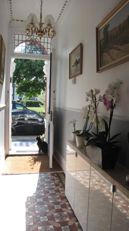 Holmewood Homestay Лондон Екстериор снимка