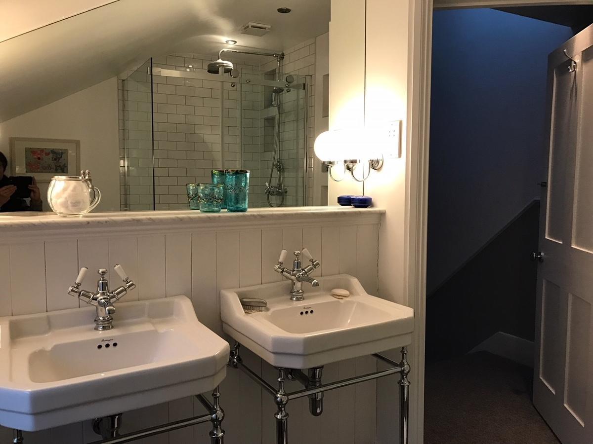 Holmewood Homestay Лондон Екстериор снимка