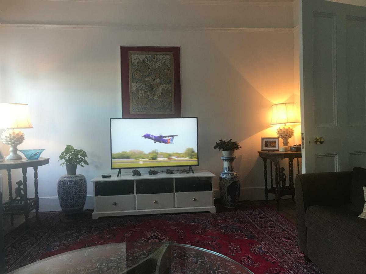 Holmewood Homestay Лондон Екстериор снимка